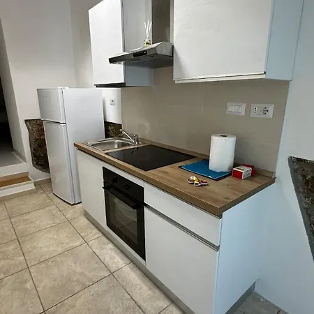 Piano Terra Nel Borgo A Circa 5 Min Dal Mare